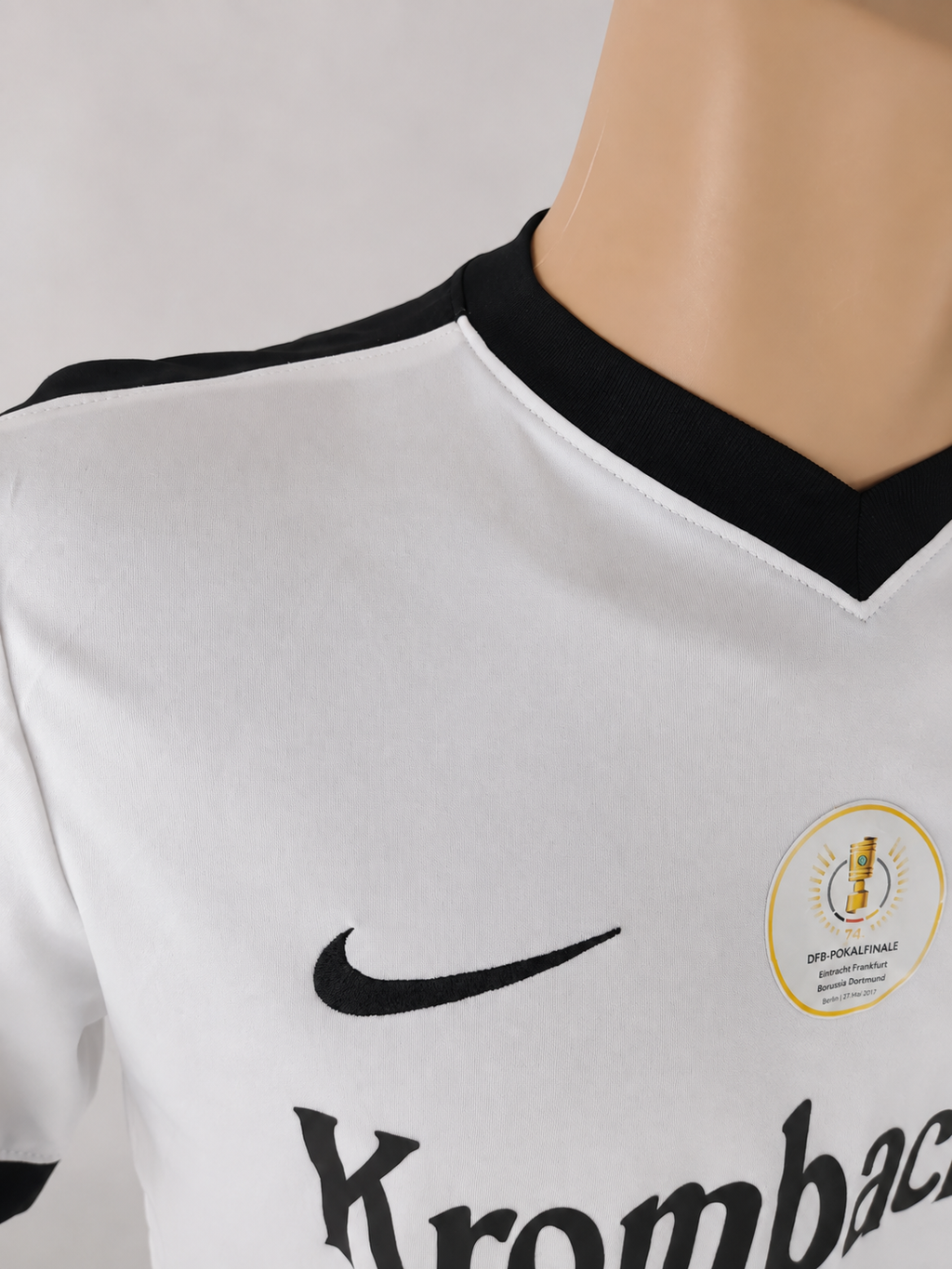CAMISETA EINTRACHT FRANKFURT ESPACIAL 2016/2017